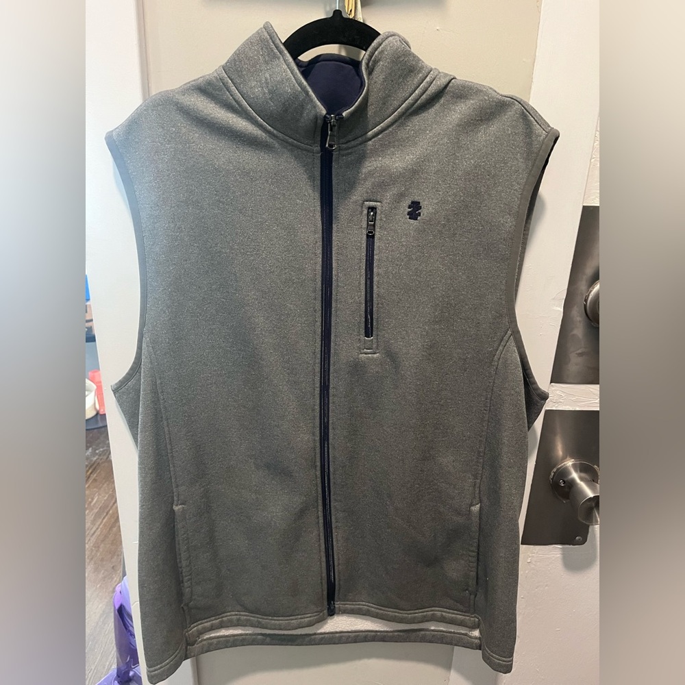 IZOD- Gray and navy spectacular fleece vest size Large